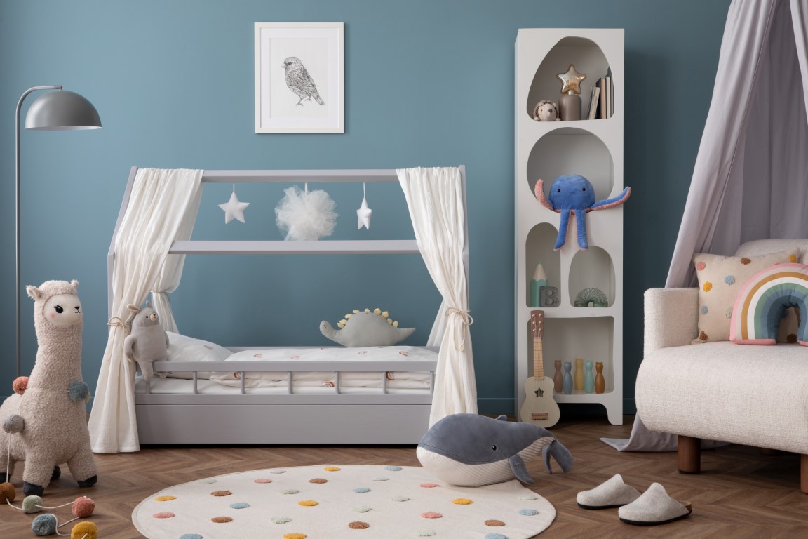Une chambre de bébé en bleu gris