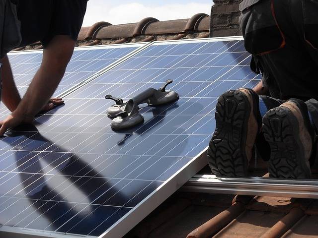 installation des panneaux solaires